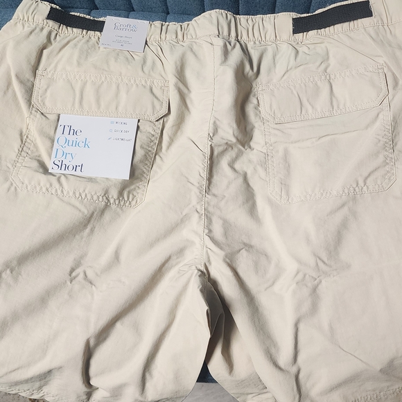 Croft & Barrow Cream Cargo Shorts Lightweight Adjustable - Picture 2 of 4